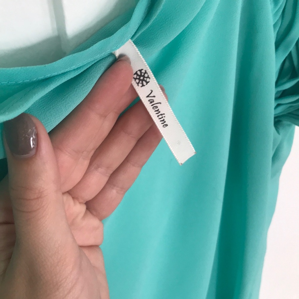 Cute turquoise top - Picture 3 of 3